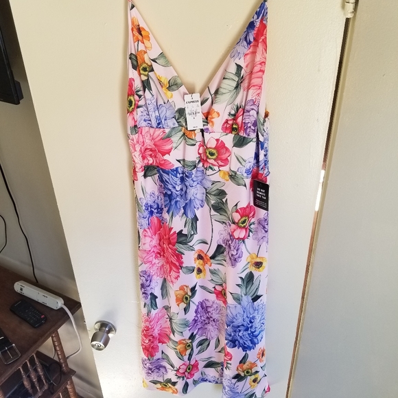 Dress - Picture 2 of 9